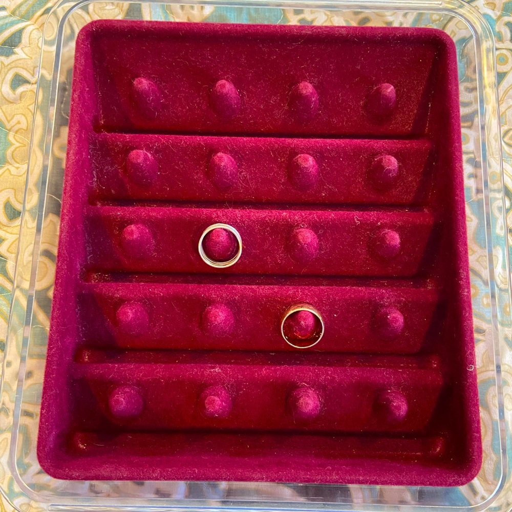 Ring organizer/holder.
